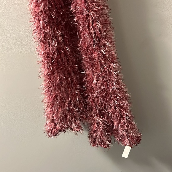 SALE!!! PINK FUZZY BOA/SCARF 🔥🔥🔥🔥 5/25!!! - Picture 6 of 7